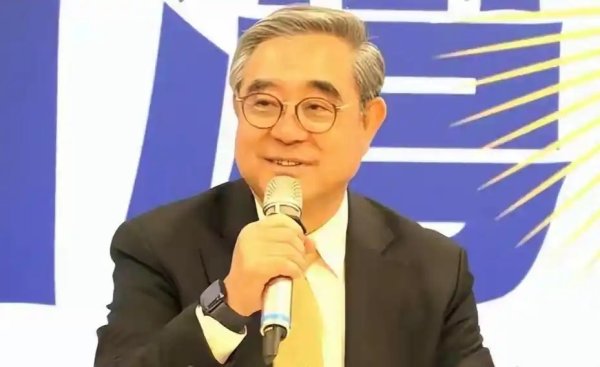 吴成典喊话民进党：务实承认大陆强大，带“优质资产”入股大中华