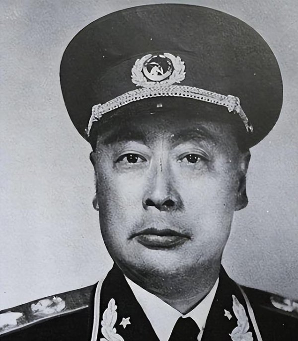 1938年，陈毅邀请一算命先生“看手相”，事后说：此人有用