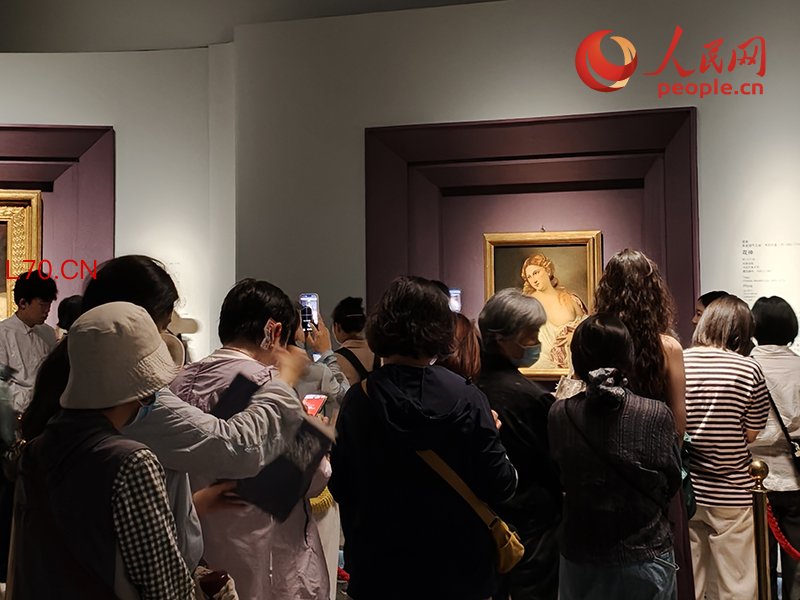 今年5月，观众正在中国美术馆参观展览。人民网记者 韦衍行摄