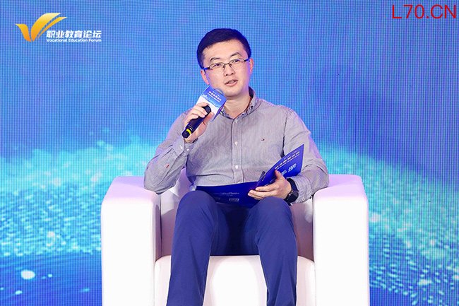 上海工艺美术职业学院党委副书记、校长宋磊