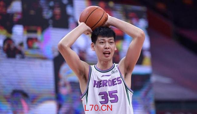 17岁赚了一百万美元，25岁被CBA裁员 职业篮球的残酷真相