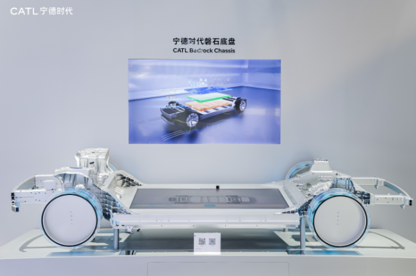 跨越＂无人之境＂：宁德时代磐石L4全冗余底盘亮相北京车展