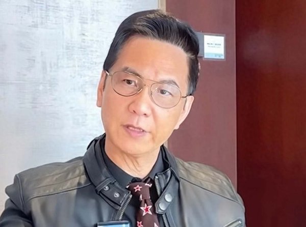 香港知名演员患抑郁症, 病情严重时想过自杀, 每天要吃十粒安眠药