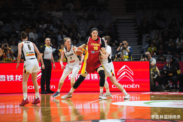 轰20+11! 中国女篮18岁2米26新星蜕变: 正负值+9, 宫鲁鸣没看错她