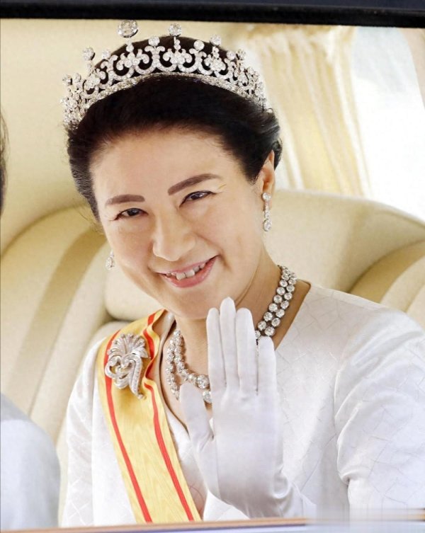雅子开会纪子妃规矩站后方, 一排王妃听命皇后, 加冕7年活成爽文