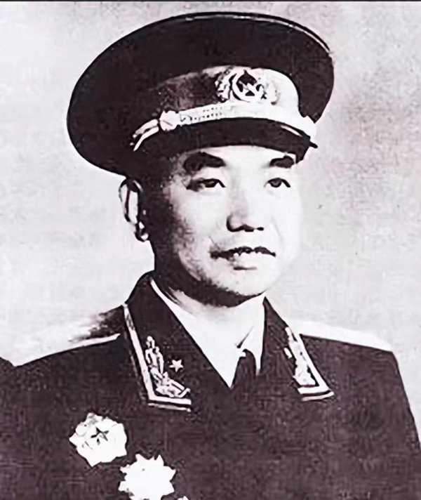 大授衔100: 至少四大争议压身! 肖克何以仍能“镇”上将?
